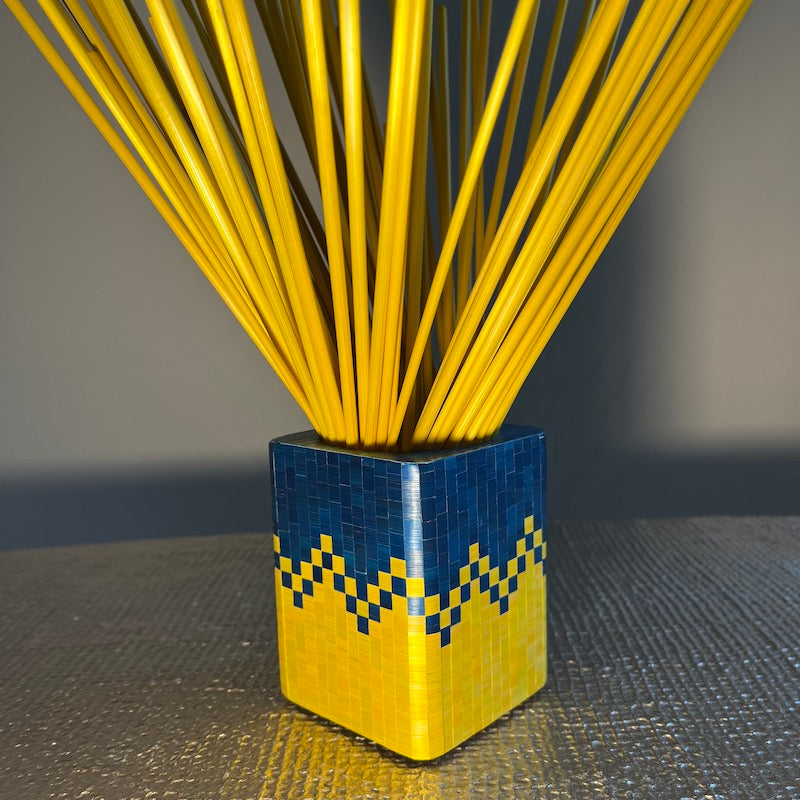 Pot à crayon jaune et bleu