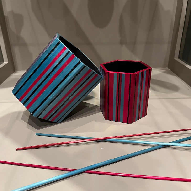 Pot à crayon bordeaux et bleu clair